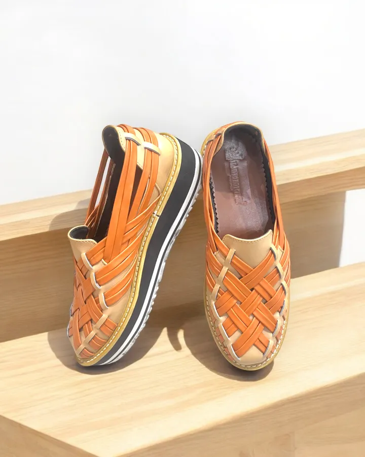 Sneakers Kulit Sapi Asli Artikel Anya Kombinasi Warna Cream dan Orange