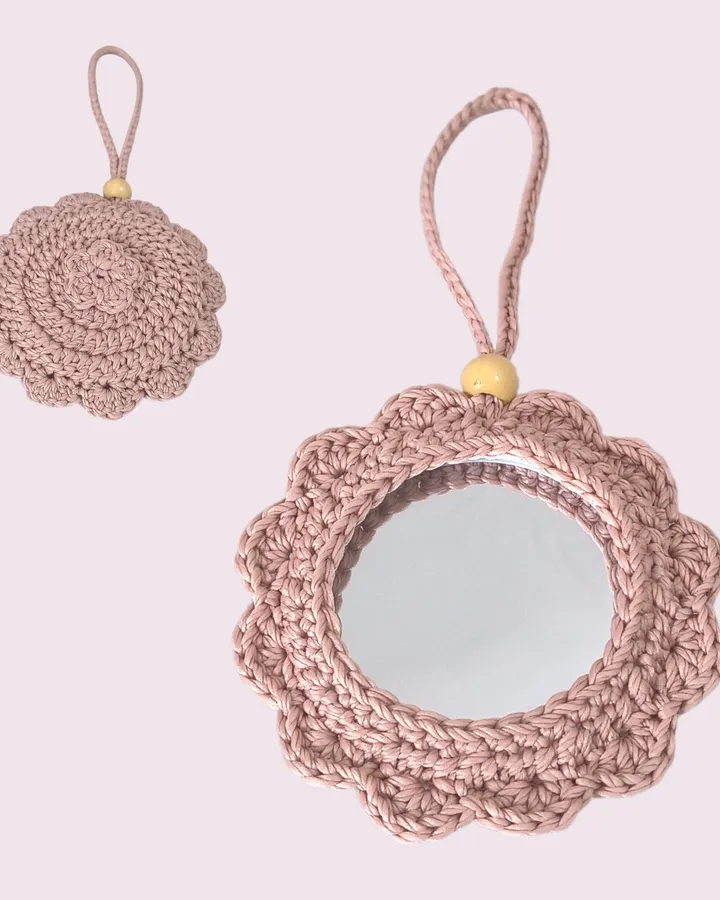 Crochet Mirror Bag Charm | Gantungan cermin rajut — Bloomee