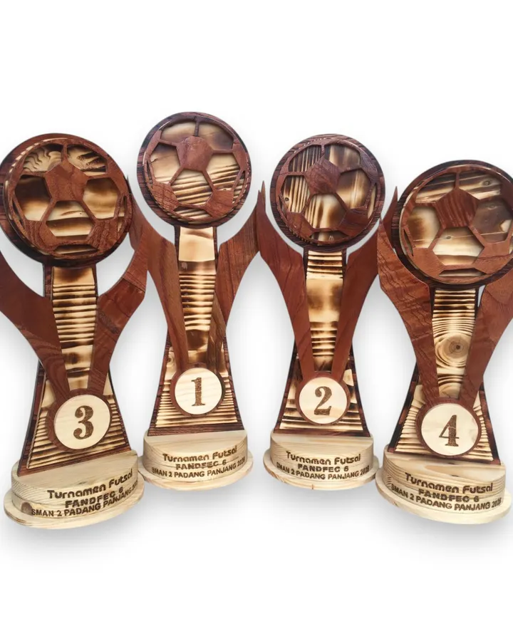 Custom Trophy Woodcraft – Trophy Eksklusif Ramah Lingkungan