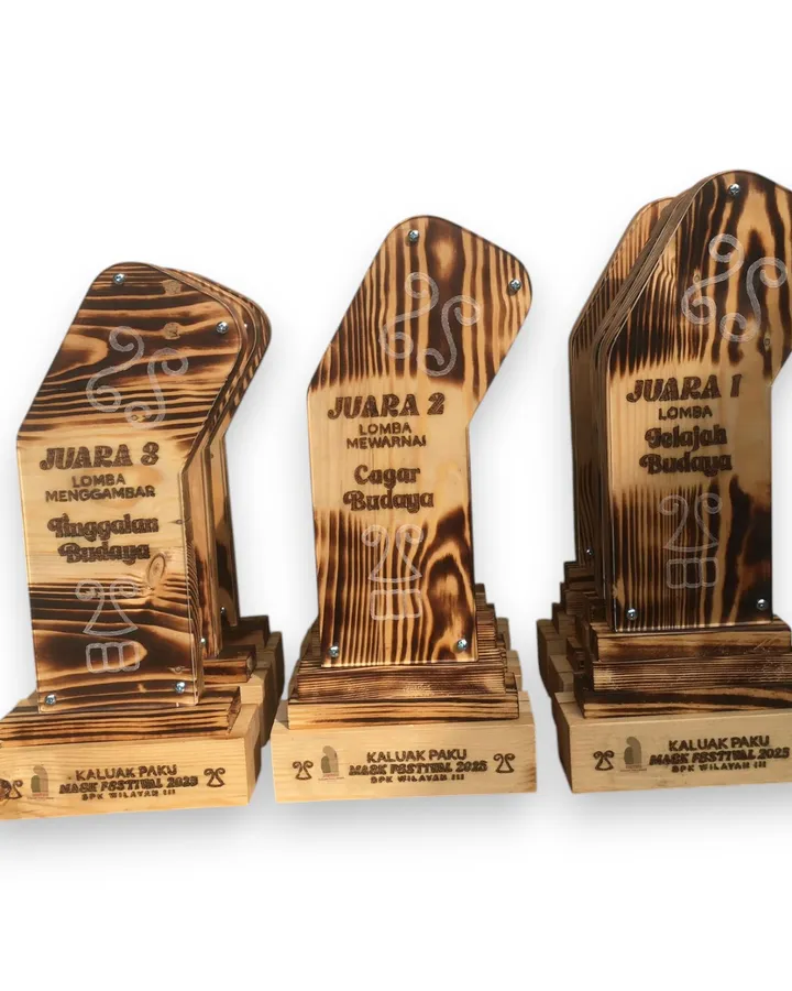 Etnika Trophy – Piala Kayu Rustik Custom