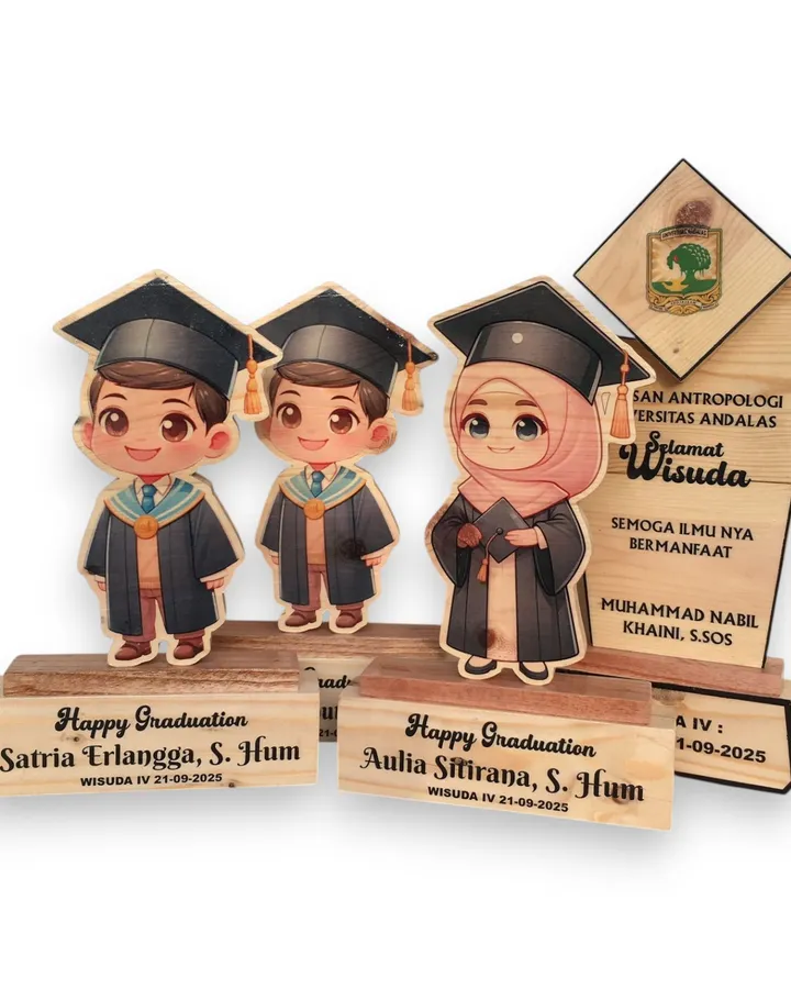 Plakat Kayu Custom Karikatur - Premium Artisan Series
