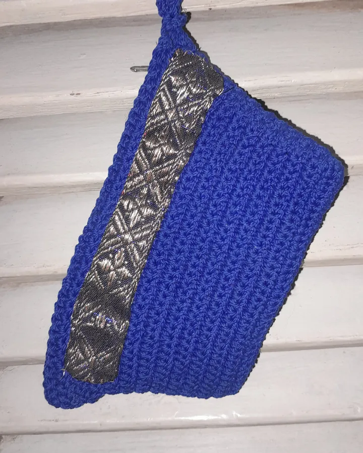 Dompet rajut kombinasi songket