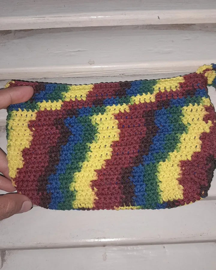 Dompet rajut gradasi