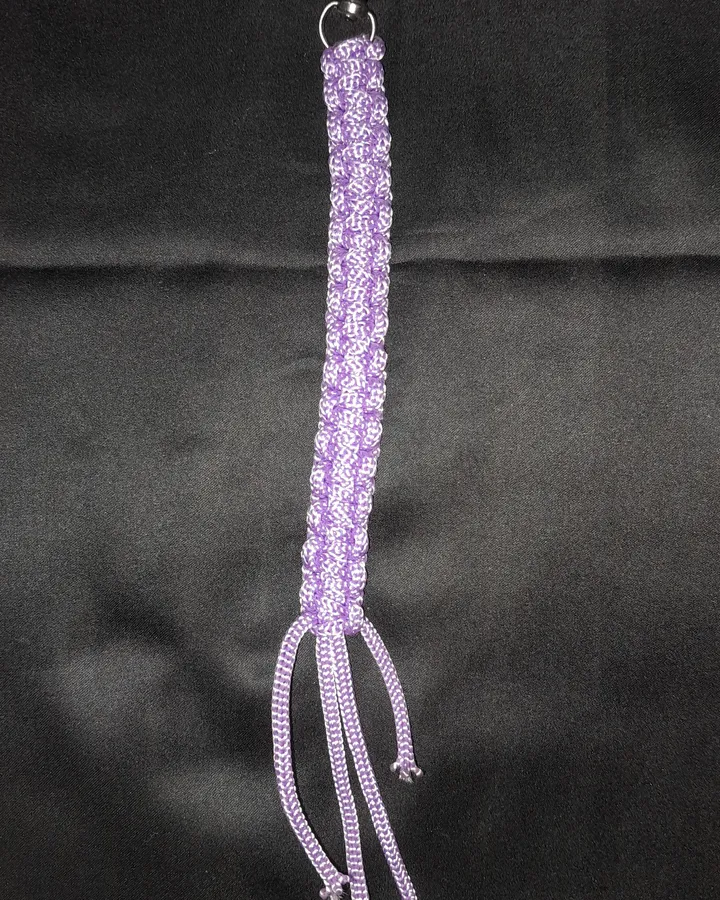 Ganci macrame ungu