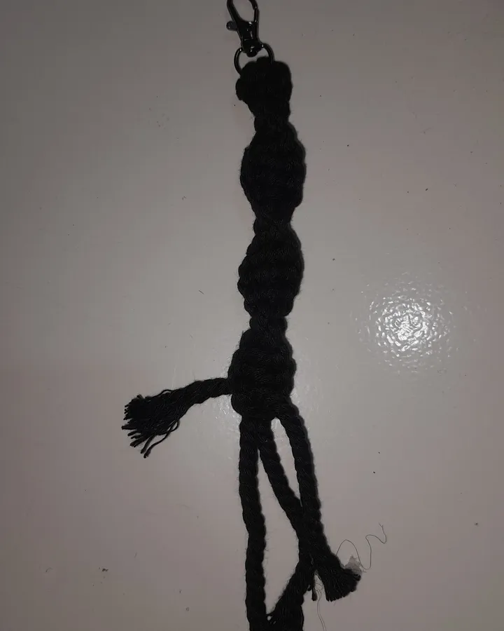 Ganci macrame hitam