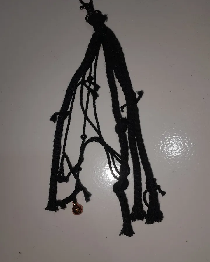 Ganci macrame hitam kring-kring
