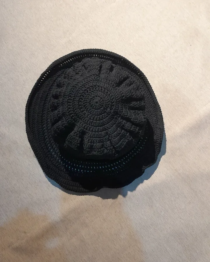 Topi rajutan hitam