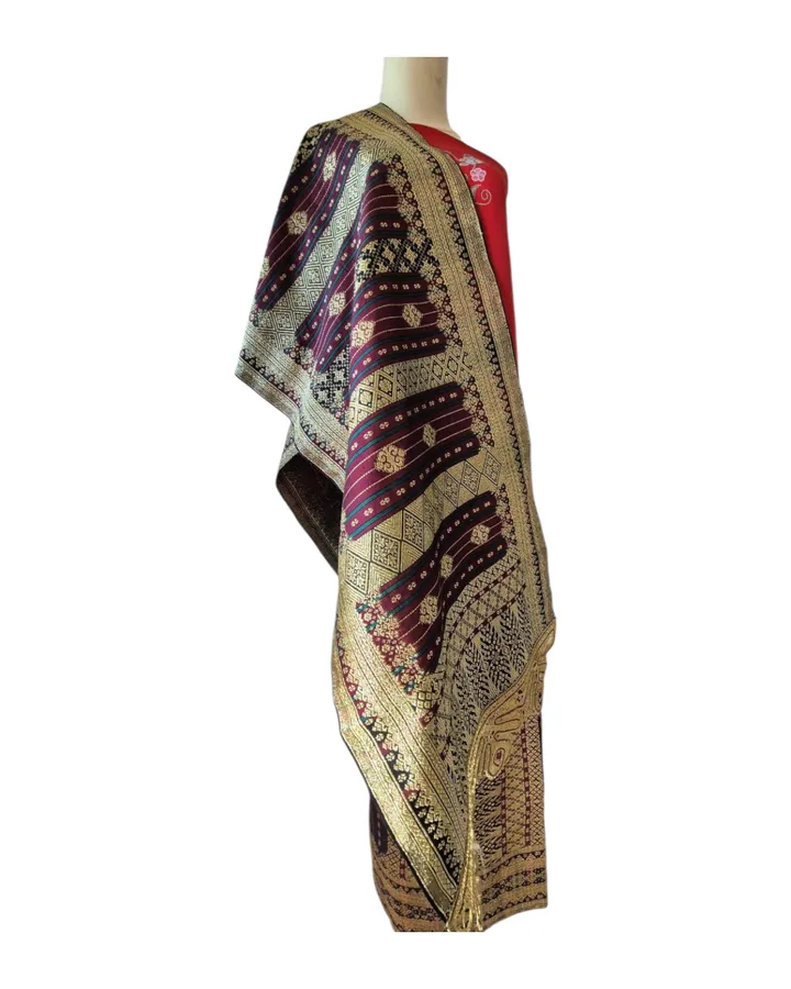 Songket dan Selendang Balapak Tabur Antik Pandai Sikek