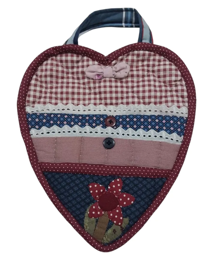 Ornamen gantungan dinding love