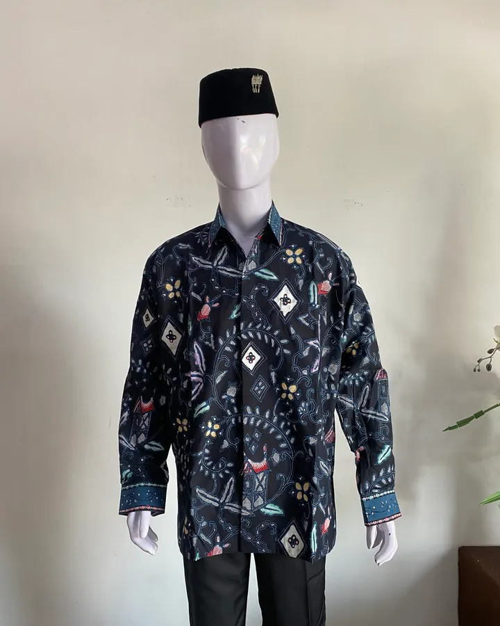 Kemeja katun tulis lengan panjang motif