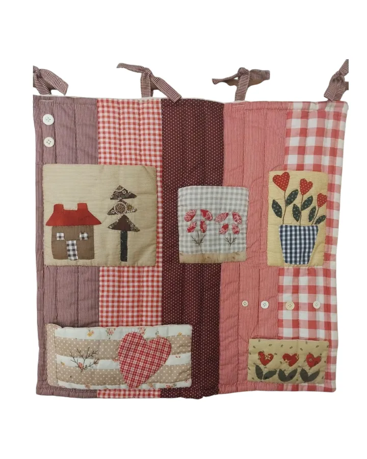 Wall hanging pocket aplique