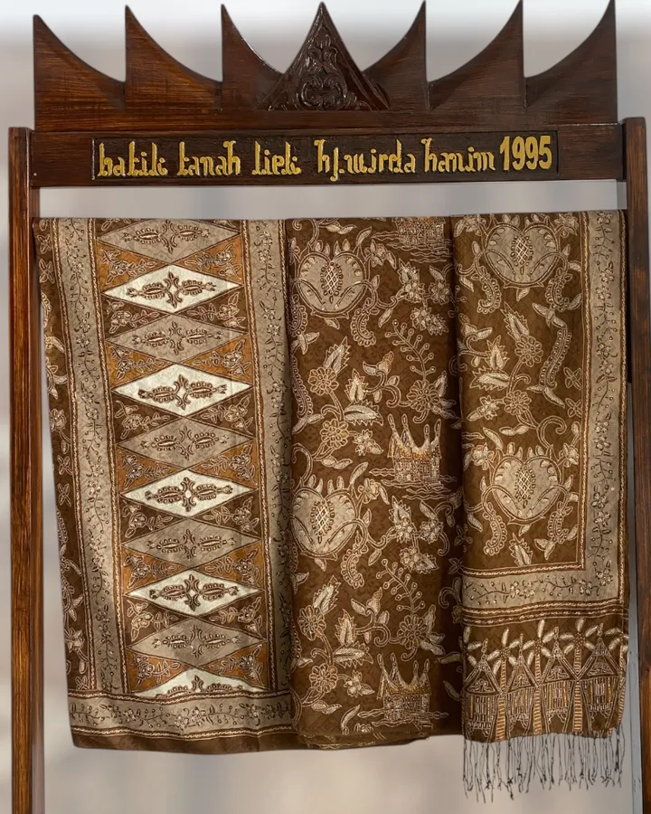 Sarimbit tenun tulis alami