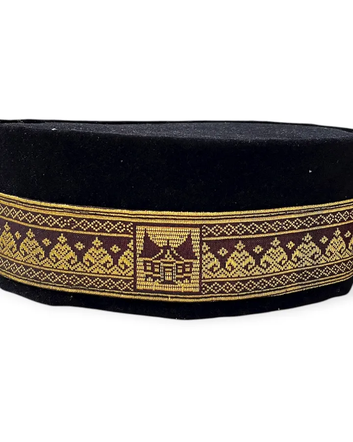 Kopiah khas Minang motif Rumah Gadang